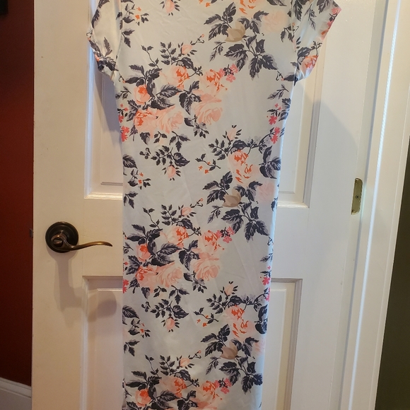 Floral Maternity Dress - Picture 3 of 4